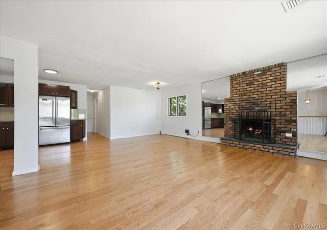 Photo 4 of Single family home for sale at 6 Adam Rd W, Oyster Bay, NY 11758 | MLS# 1050365 | Listing updated on 2026-09-19