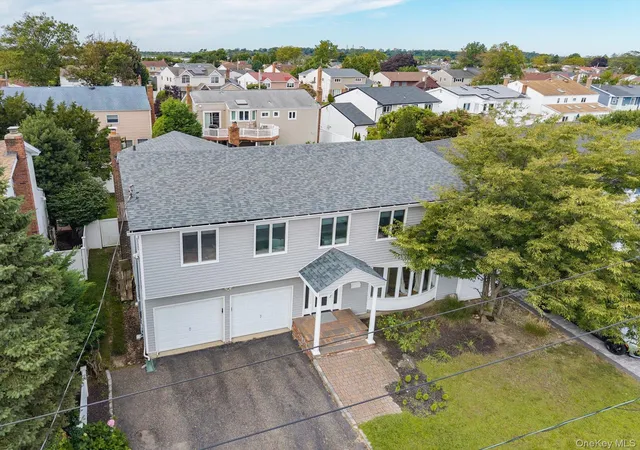 Photo 3 of Single family home for sale at 3060 Shore Dr, Hempstead, NY 11566 | MLS# 1050366 | Listing updated on 2026-09-17