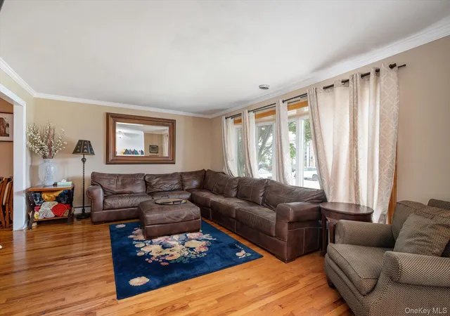 Photo 4 of Single family home for sale at 3060 Shore Dr, Hempstead, NY 11566 | MLS# 1050366 | Listing updated on 2026-09-17