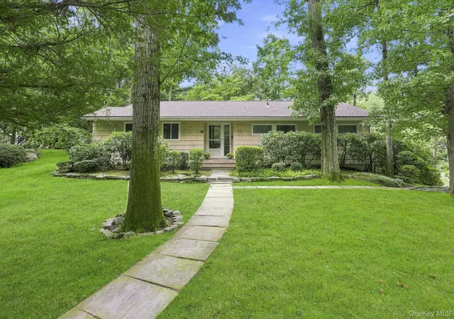 Photo 3 of Single family home for sale at 21 Seely Pl, Greenburgh, NY 10583 | MLS# 1050370 | Listing updated on 2026-09-17