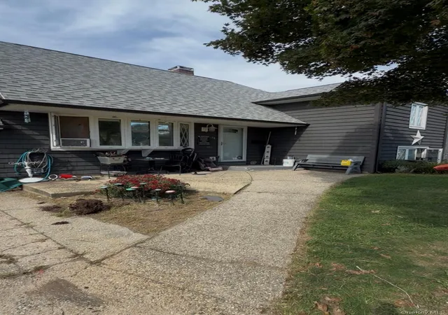 Photo 3 of Single family home for sale at 31 Garden Ln, Brookhaven, NY 11720 | MLS# 1050380 | Listing updated on 2026-09-30