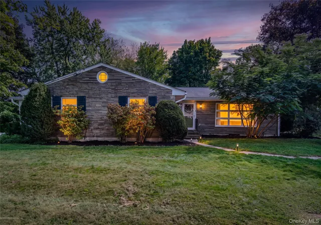 Photo 2 of Single family home for sale at 6 Hope Ln, Marlboro, NY 12547 | MLS# 1050384 | Listing updated on 2026-10-01