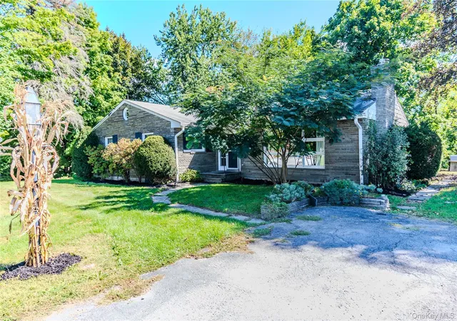 Photo 3 of Single family home for sale at 6 Hope Ln, Marlboro, NY 12547 | MLS# 1050384 | Listing updated on 2026-10-01