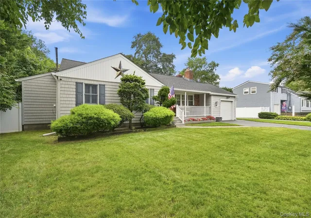 Photo 3 of Sale Pending at 2 Baltic Pl, Babylon, NY 11701 | MLS# 1050387 | Listing updated on 2026-09-23