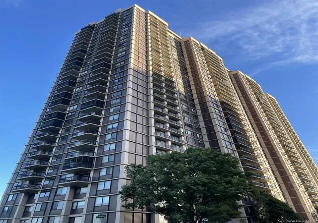 Condo for sale at 27110 Grand Central Pkwy #29S, New York, NY 11005 | MLS# 1050400