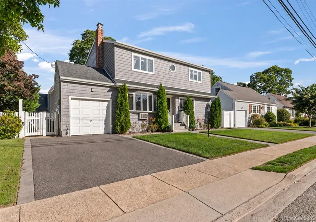 Photo 1 of Single family home for sale at 89 3rd Avenue, Oyster Bay, NY 11762 | MLS# 1050411 | Listing updated on 2026-10-03