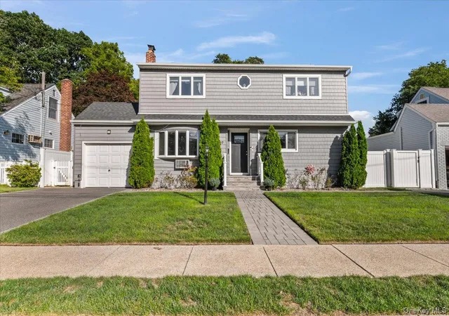 Photo 2 of Single family home for sale at 89 3rd Avenue, Oyster Bay, NY 11762 | MLS# 1050411 | Listing updated on 2026-10-03