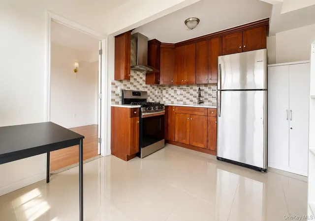 Listing Photo 2 - Condo for sale in building located at 7166 Parsons Blvd, New York, NY 11365 - Unit #6C