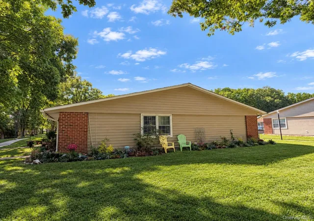Photo 3 of Sale Pending at 190 Ventry Ct #F, Brookhaven, NY 11961 | MLS# 1050467 | Listing updated on 2026-09-26