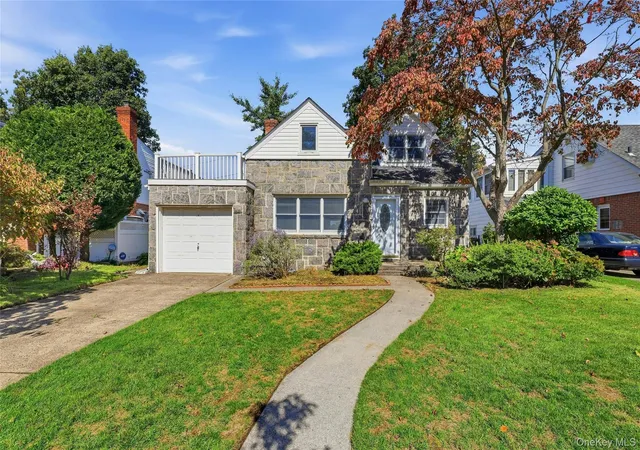 Single family home for sale at 41 Oak Dr, North Hempstead, NY 11040 | MLS# 1050488