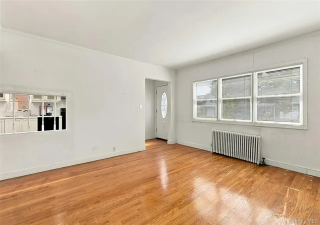 Photo 4 of Single family home for sale at 41 Oak Dr, North Hempstead, NY 11040 | MLS# 1050488 | Listing updated on 2026-10-06