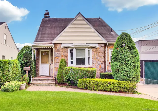Photo 1 of Multi family home for sale at 569 Greenway E, Hempstead, NY 11552 | MLS# 1050504 | Listing updated on 2026-09-18