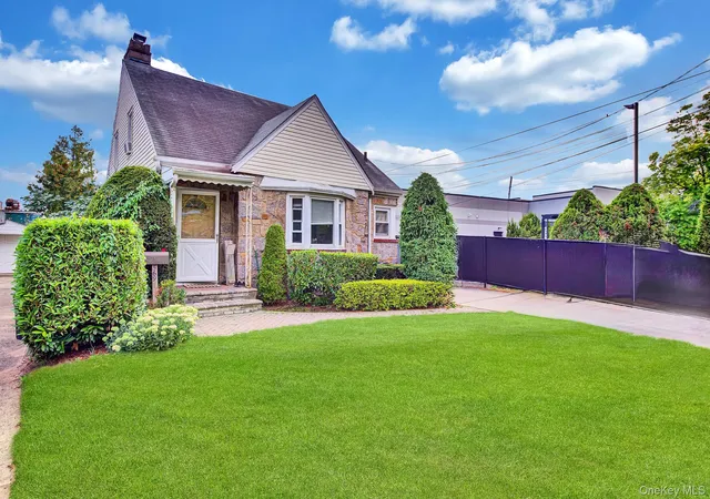 Photo 3 of Multi family home for sale at 569 Greenway E, Hempstead, NY 11552 | MLS# 1050504 | Listing updated on 2026-09-18