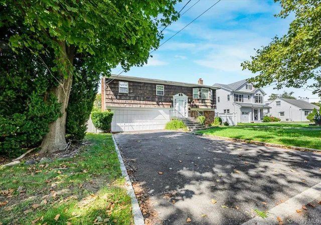 Photo 3 of Single family home for sale at 5 Central Ave, Babylon, NY 11701 | MLS# 1050526 | Listing updated on 2026-09-21