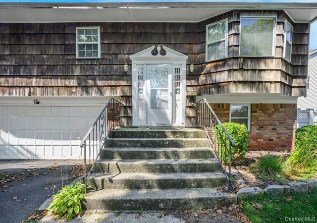 Photo 4 of Single family home for sale at 5 Central Ave, Babylon, NY 11701 | MLS# 1050526 | Listing updated on 2026-09-21