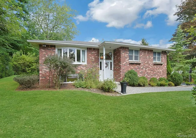 Photo 3 of Sale Pending at 9 Stonegate Rd, Mount Pleasant, NY 10595 | MLS# 1050528 | Listing updated on 2026-10-03