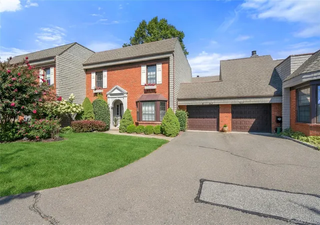 Photo 2 of Condo for sale at 174 Anchor Ln, Islip, NY 11706 | MLS# 1050538 | Listing updated on 2026-09-29