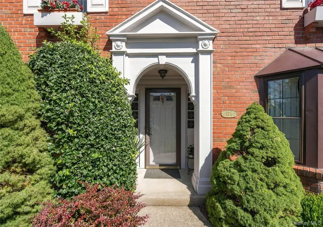 Photo 4 of Condo for sale at 174 Anchor Ln, Islip, NY 11706 | MLS# 1050538 | Listing updated on 2026-09-29