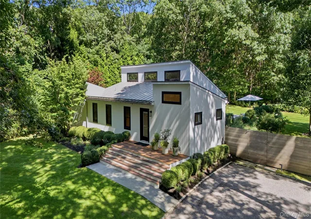 Photo 2 of Single family home for sale at 12 Surrey Ct, East Hampton, NY 11937 | MLS# 1050540 | Listing updated on 2026-10-06