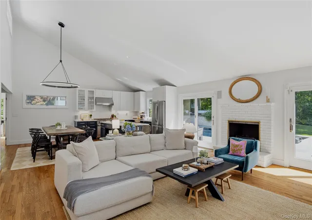 Photo 3 of Single family home for sale at 12 Surrey Ct, East Hampton, NY 11937 | MLS# 1050540 | Listing updated on 2026-10-06