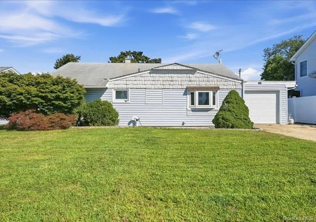 Single family home for sale at 11 Hoover Ln, Oyster Bay, NY 11714 | MLS# 1050559