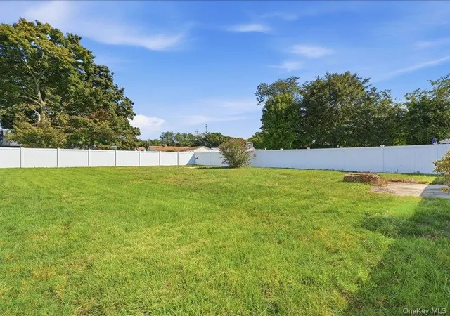 Photo 22 of Sale Pending at 11 Hoover Ln, Oyster Bay, NY 11714 | MLS# 1050559 | Listing updated on 2026-10-02