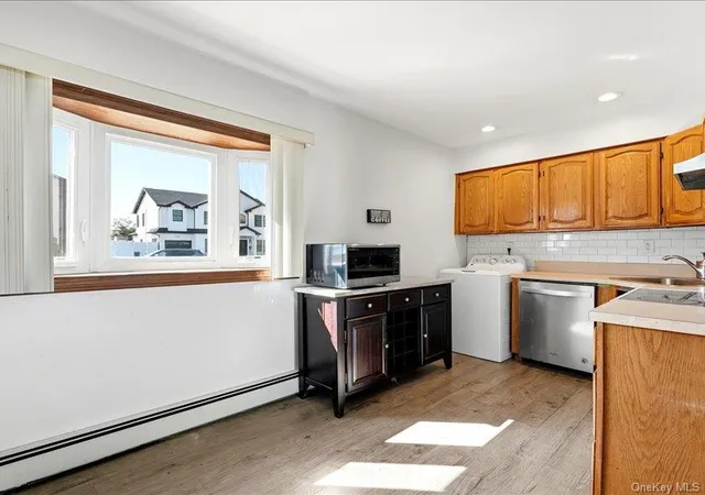 Photo 3 of Single family home for sale at 11 Hoover Ln, Oyster Bay, NY 11714 | MLS# 1050559 | Listing updated on 2026-09-17