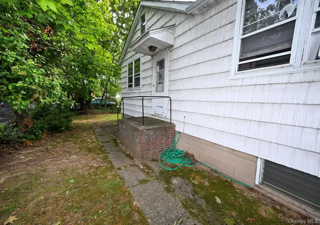 Photo 3 of Single family home for sale at 41 Porter St, Hempstead, NY 11003 | MLS# 1050566 | Listing updated on 2026-09-16