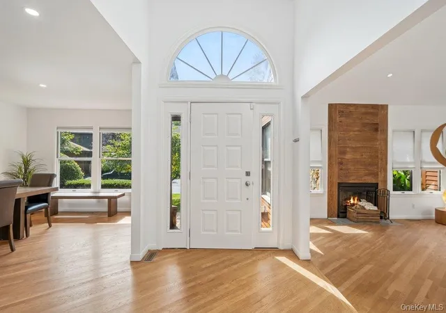 Photo 2 of Sale Pending at 20 Hunt Ct S, Oyster Bay, NY 11753 | MLS# 1050571 | Listing updated on 2026-09-30