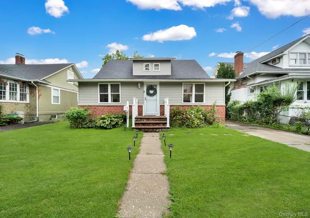 Single family home for sale at 110 N Park Ave, Islip, NY 11706 | MLS# 1050572