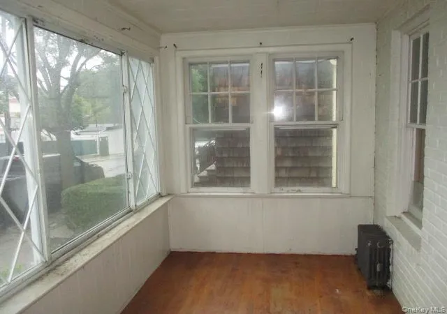 Photo 3 of Single family home for sale at 98 Marine St, New York, NY 10464 | MLS# 1050575 | Listing updated on 2026-09-16
