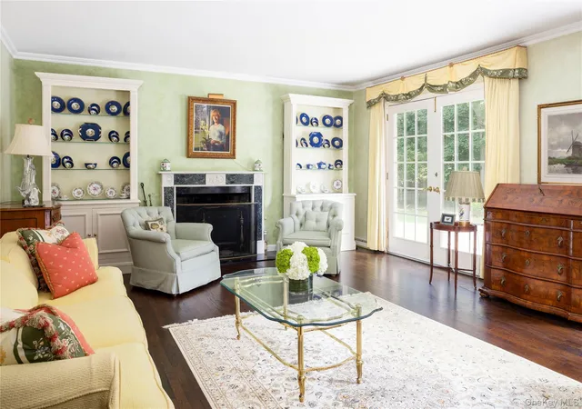 Photo 3 of Single family home for sale at 217 Feeks Ln, Oyster Bay, NY 11560 | MLS# 1050586 | Listing updated on 2026-10-04