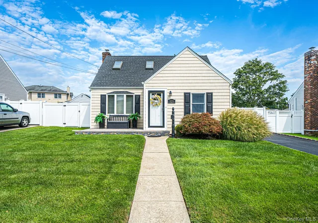Single family home for sale at 525 Secatogue Ave, Babylon, NY 11735 | MLS# 1050619