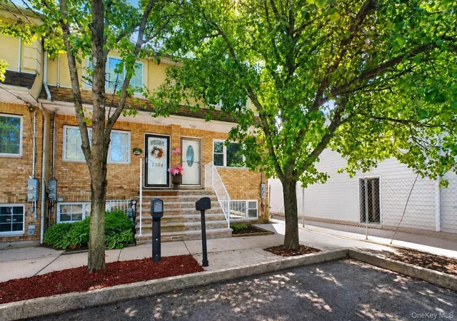 Photo 2 of Multi family home for sale at 7306 Amboy Rd, New York, NY 10307 | MLS# 1050629 | Listing updated on 2026-09-21