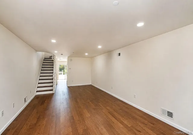 Photo 3 of Multi family home for sale at 7306 Amboy Rd, New York, NY 10307 | MLS# 1050629 | Listing updated on 2026-09-21
