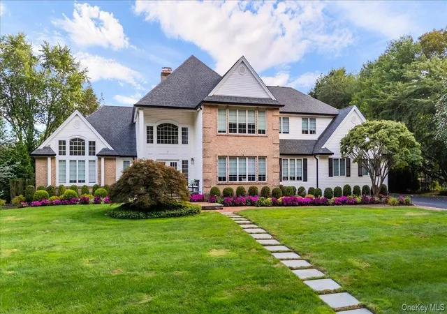 Single family home for sale at 5 Landing Ct, Huntington, NY 11746 | MLS# 1050631