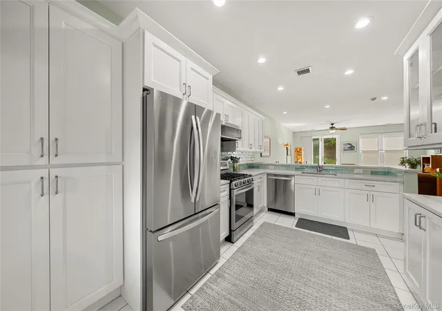 Photo 3 of Condo for sale at 203 Windward Ct N, Brookhaven, NY 11777 | MLS# 1050644 | Listing updated on 2026-10-04