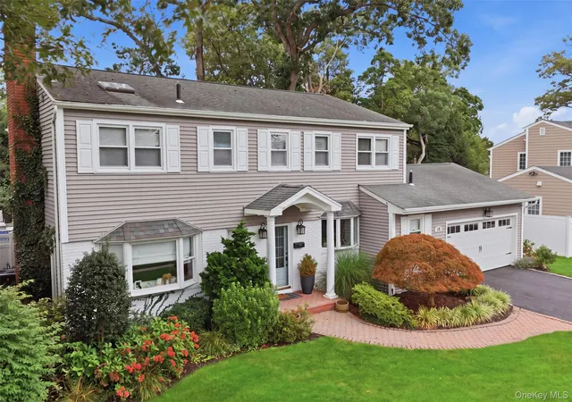 Photo 2 of Sale Pending at 10 Hilltop Ln, Oyster Bay, NY 11771 | MLS# 1050679 | Listing updated on 2026-10-03