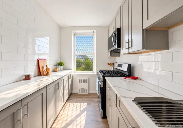 Photo 2 of Condo for sale at 300 N Broadway #4M, Yonkers, NY 10701 | MLS# 1050688 | Listing updated on 2026-09-20