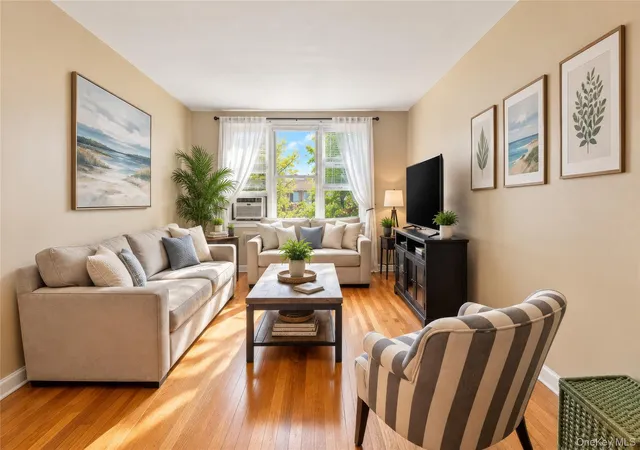 Photo 3 of Condo for sale at 300 N Broadway #4M, Yonkers, NY 10701 | MLS# 1050688 | Listing updated on 2026-09-20