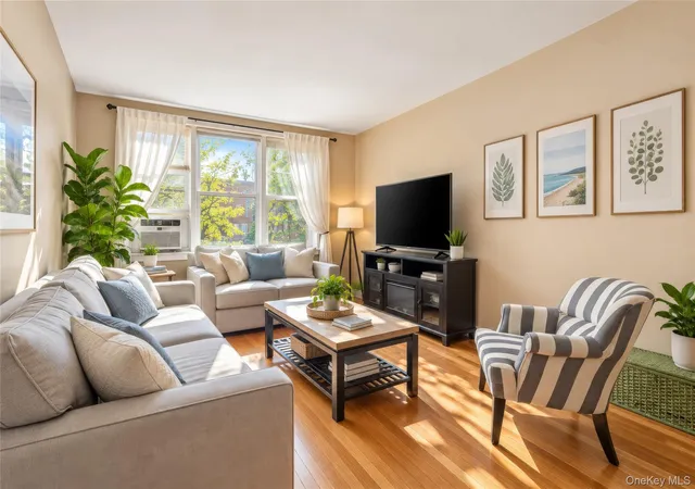 Listing Photo 4 - Condo for sale in building located at 300 N Broadway, Yonkers, NY 10701 - Unit #4M