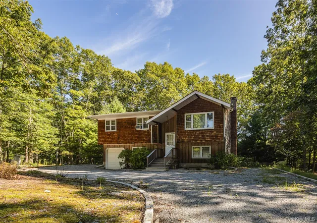 Photo 2 of Sale Pending at 35 Partridge Dr, Southampton, NY 11963 | MLS# 1050698 | Listing updated on 2026-10-07