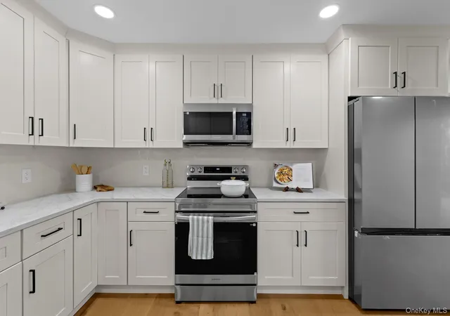 Photo 3 of Single family home for sale at 35 Winside Ln, Brookhaven, NY 11727 | MLS# 1050710 | Listing updated on 2026-09-20