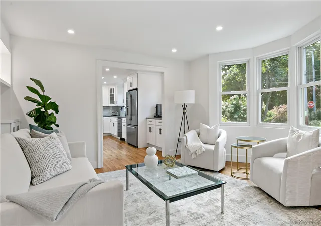 Photo 4 of Single family home for sale at 1 Stoneleigh Close, Greenburgh, NY 10583 | MLS# 1050731 | Listing updated on 2026-09-24