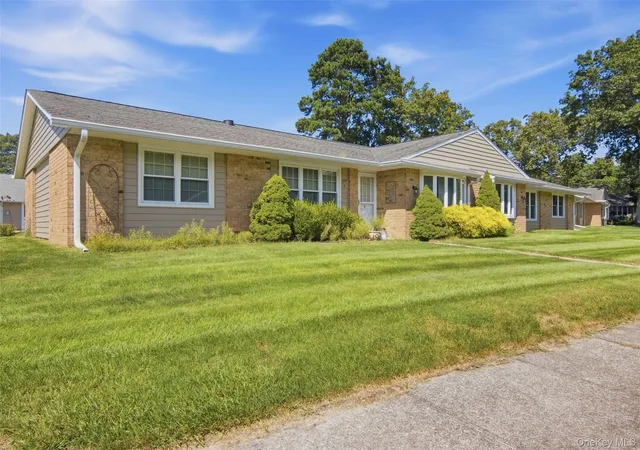 Listing Photo 4 - Condo for sale in building located at 299 Cardiff Ct, Brookhaven, NY 11961 - Unit #B