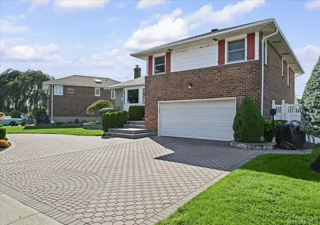 Photo 2 of Single family home for sale at 698 Edgewood Dr, Hempstead, NY 11590 | MLS# 1050757 | Listing updated on 2026-10-08