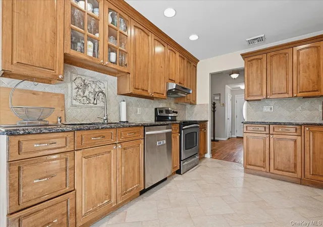 Photo 3 of Single family home for sale at 698 Edgewood Dr, Hempstead, NY 11590 | MLS# 1050757 | Listing updated on 2026-10-08