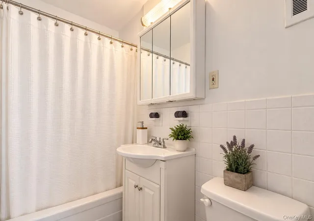 Photo 17 of Condo for sale at 370 W Broadway #2A, Long Beach, NY 11561 | MLS# 1050759 | Listing updated on 2026-10-08