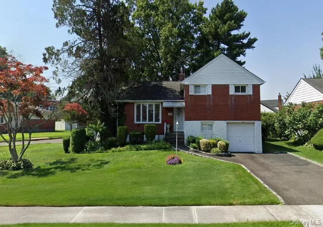 Photo 2 of Single family home for sale at 47 Felice Crescent, Oyster Bay, NY 11801 | MLS# 1050766 | Listing updated on 2026-10-08