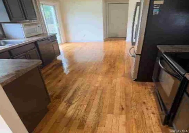 Photo 4 of Single family home for sale at 90 Main St, Brookhaven, NY 11950 | MLS# 1050782 | Listing updated on 2026-09-15